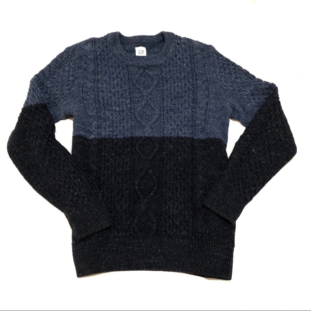 Gap sweater